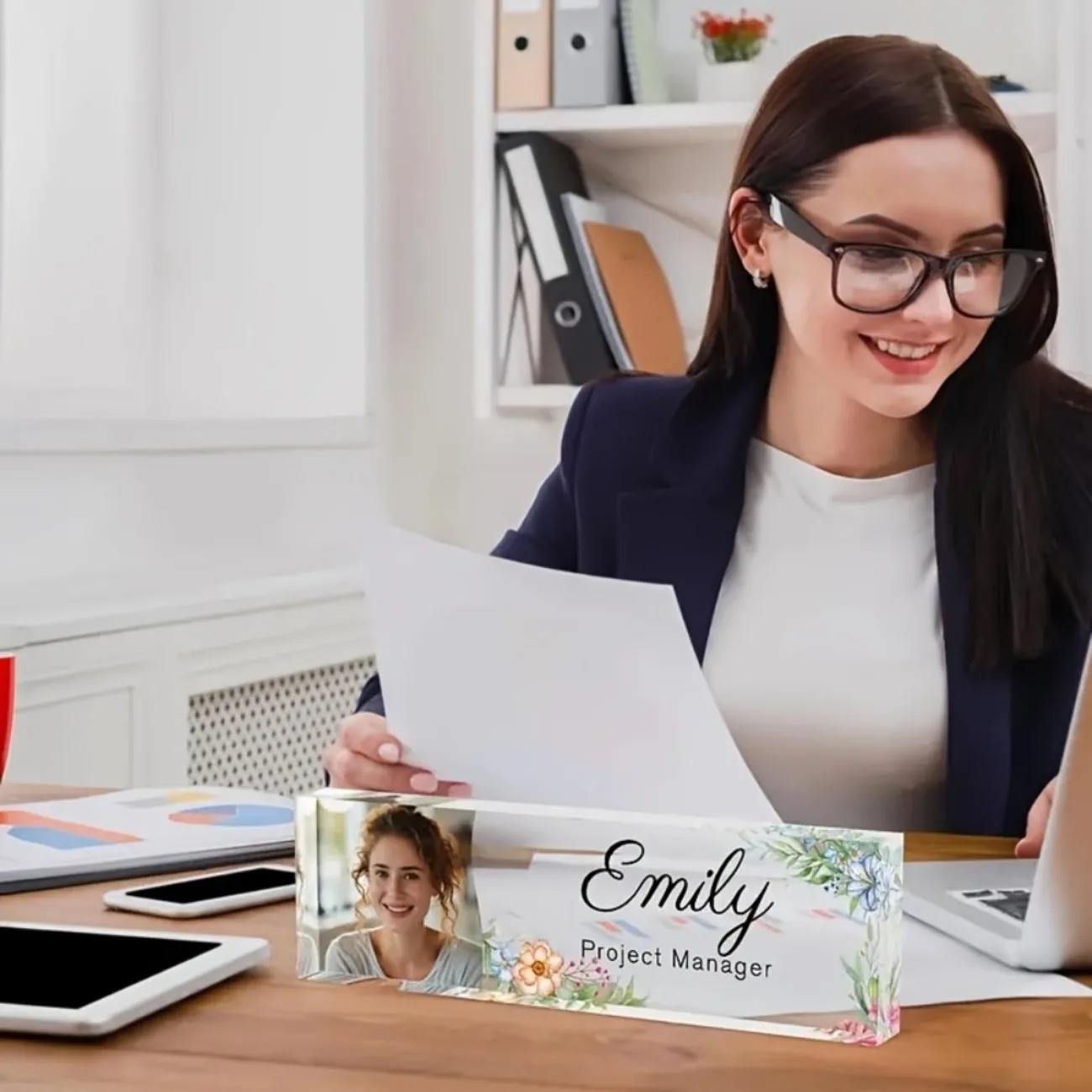 1個入りパーソナライズされた花柄アクリル製デスクネームプレー - Desk Name Plate のレビューと価格